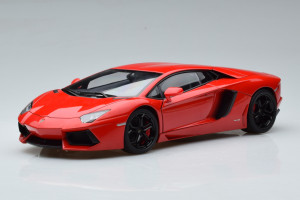74669  Lamborghini Aventador LP700-4 Rosso Andromeda AUTOart 1/18