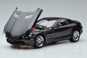 M-045F  Mercedes SLR McLaren Black CMC 1/18 2