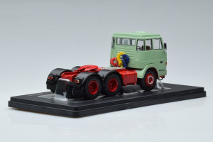 TR151  Henschel HS 19 TS Green IXO 1/43 2