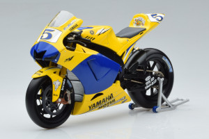 122063005  Yamaha YZR-M1 Camel Yamaha Team C Edwards MotoGP Minichamps 1/12