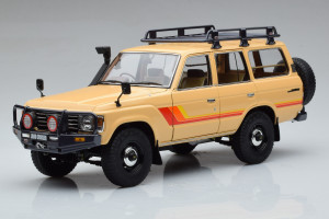 08956XBE  Toyota Land Cruiser 60 Beige With Optional Parts Kyosho 1/18
