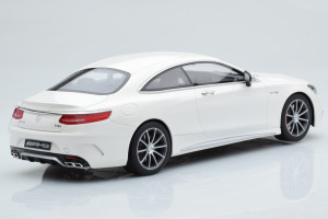 B66960372  Mercedes S63 C222 AMG Coupe White GT Spirit 1/18 2