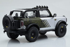 GT404  Ford Bronco RTR Iconic Silver GT Spirit 1/18 2