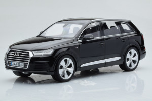 501.14.076.25  Audi Q7 Orca Black Minichamps 1/18