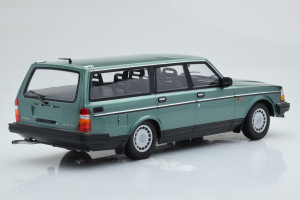 155171410  Volvo 240 GL Break Green Minichamps 1/18 2