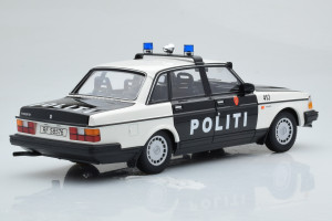 155171496  Volvo 240 GL Politi Norway 2 Black Minichamps 1/18 2