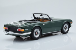 155132036  Triumph TR6 LHD Dark Green Minichamps 1/18 2