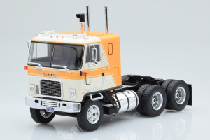 TR167  GMC Astro 95 Beige White IXO 1/43