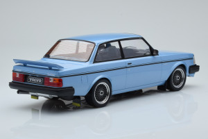 18MCC090  Volvo 240 Turbo Light Blue IXO 1/18 2