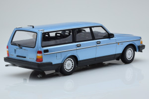 155171414  Volvo 240 GL Break Blue Metallic Dirty Rear Window Minichamps 1/18 2