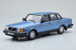 155171404  Volvo 240 GL Blue Metallic Minichamps 1/18
