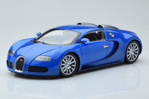100110821  Bugatti Veyron Light Blue Dark Blue Minichamps 1/18