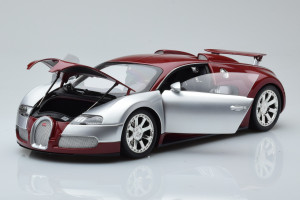 100110851  Bugatti Veyron L Edition Centenaire Chrome Red Minichamps 1/18 2