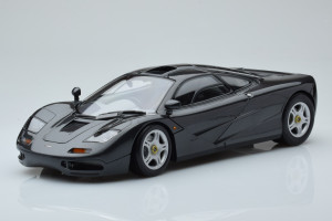 530133420  McLaren F1 Black Metallic Minichamps 1/18
