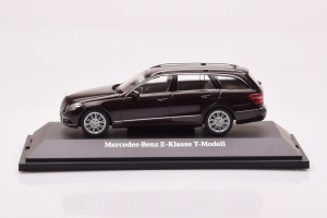 B66962445  Mercedes E-Klasse T-Modell S212 Cuprit Braun Schuco 1/43