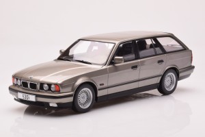 MCG18330  BMW 530i E34 Touring Grey Metallic MCG 1/18