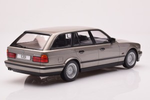 MCG18330  BMW 530i E34 Touring Grey Metallic MCG 1/18 2