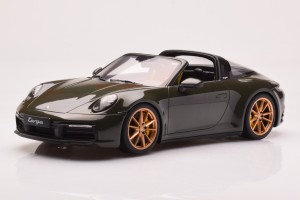 GT438  Porsche 911 992 Targa 4S Olive Green GT Spirit 1/18