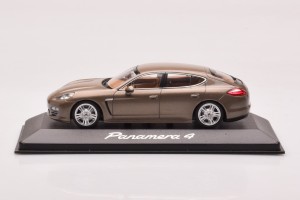 WAP02000319  Porsche Panamera 4 Beige Metallic Minichamps 1/43
