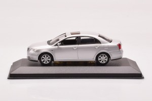 488060271  Toyota Avensis T25 Sedan Silver Metallic Minichamps 1/43