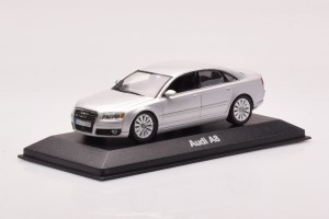 5010508133  Audi A8 D3 Silver Minichamps 1/43 2