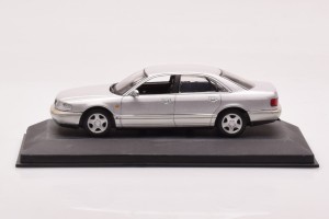 Audi A8 D2 Silver Green Strip Minichamps 1/43