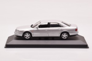 433013006  Audi A8 D2 Silver Minichamps 1/43