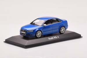 5010509133  Audi RS4 B7 Sedan Blue Minichamps 1/43 2