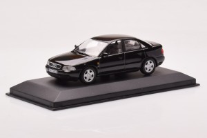 15004  Audi A4 B5 Black Minichamps 1/43 2