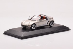 0014178V002C62Q00  Smart Roadster Champagne Remix Minichamps 1/43 2