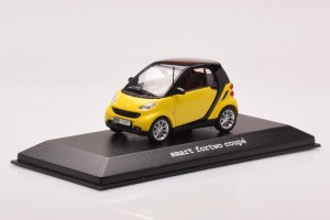 Q0022559V001C78Q00  Smart Fortwo Coupe Light Yellow Minichamps 1/43 2