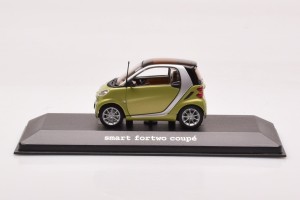 B66960052  Smart Fortwo Coupe Green Matt Minichamps 1/43