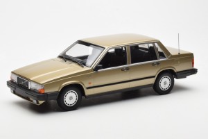 155171700  Volvo 740 GL Gold Minichamps 1/18