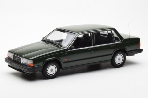 155171702  Volvo 740 GL Dark Green Minichamps 1/18
