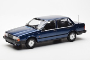 155171701  Volvo 740 GL Dark Blue Minichamps 1/18