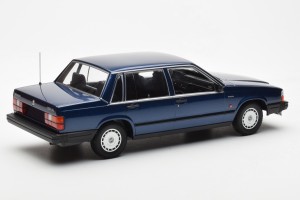 155171701  Volvo 740 GL Dark Blue Minichamps 1/18 2