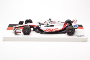 147220120  F1 Haas F1 Team VF-22 Kevin Magnussen Bahrain GP 2022 Damaged Box Minichamps 1/18