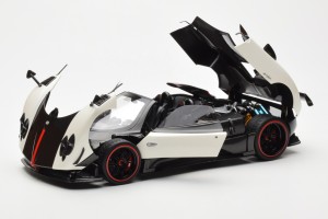 850611001  Pagani Zonda Cinque Roadster Bianco Benny Almost Real 1/18 2