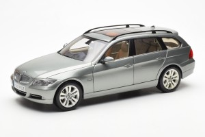 80430394359  BMW 330i E91 Grey Metallic Kyosho 1/18