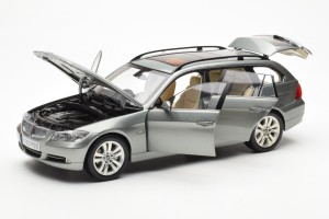 80430394359  BMW 330i E91 Grey Metallic Kyosho 1/18 2
