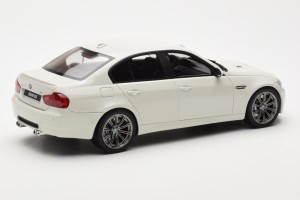 GT053  BMW M3 E90 Sedan White GT Spirit 1/18 2