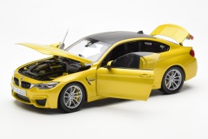 80432339606  BMW M4 F82 Coupe Austin Yellow Metallic Paragon 1/18 2