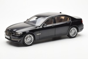 08784BK  BMW 750Li F02 Facelift Carbon Black Kyosho 1/18
