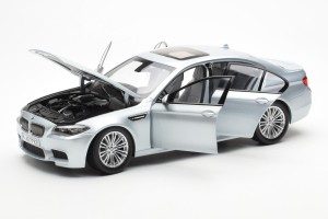 80432186353  BMW M5 F10 Silverstone Silver Paragon 1/18 2