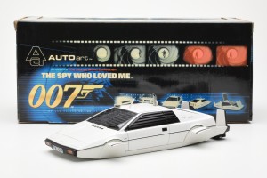 75306  Lotus Esprit Type 79 Submarine James Bond Version White Autoart 1/18 2
