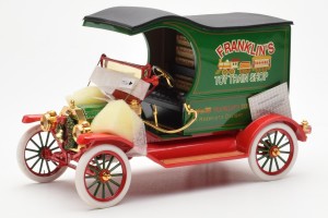 B11A861  Franklin Mint Precision Models Limited Edition Christmas Truck Franklin Mint 1/16