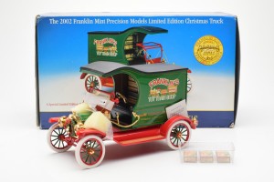 B11A861  Franklin Mint Precision Models Limited Edition Christmas Truck Franklin Mint 1/16 2