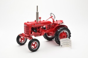 B11YQ18  Farmall Model A Farm Tractor Franklin Mint 1/12