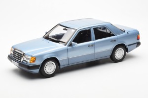 183945  Mercedes 230 E W124 Light Blue Metallic Norev 1/18xxxxxx