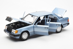 183945  Mercedes 230 E W124 Light Blue Metallic Norev 1/18xxxxxx 2